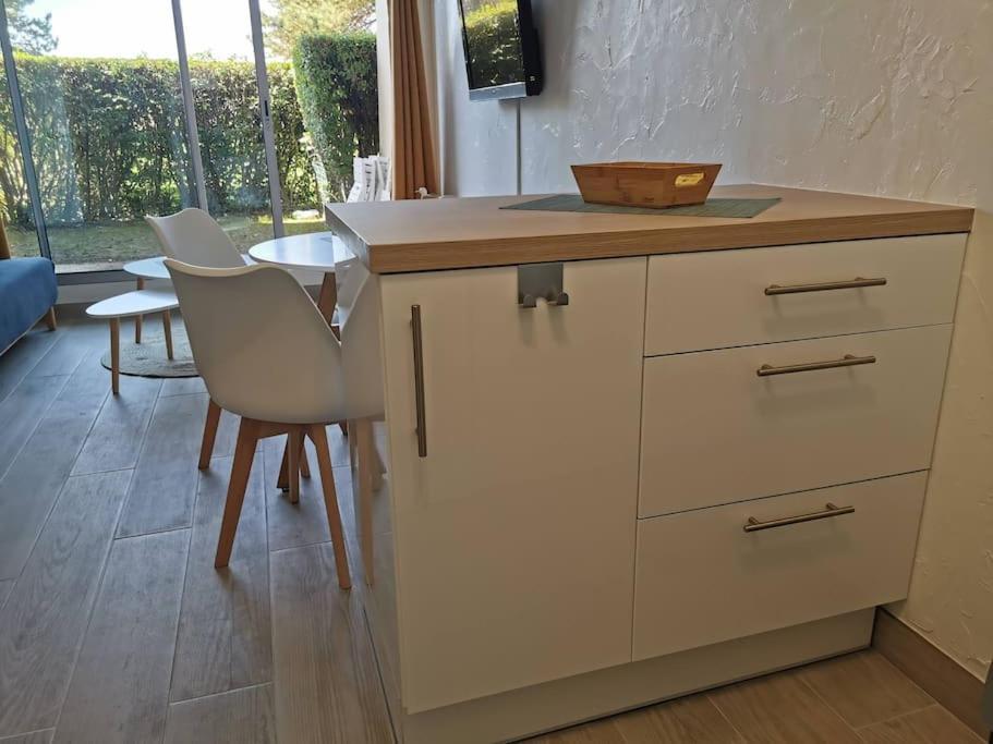 Appartement Acces Direct A La Plage Bernieres-sur-Mer Exterior photo